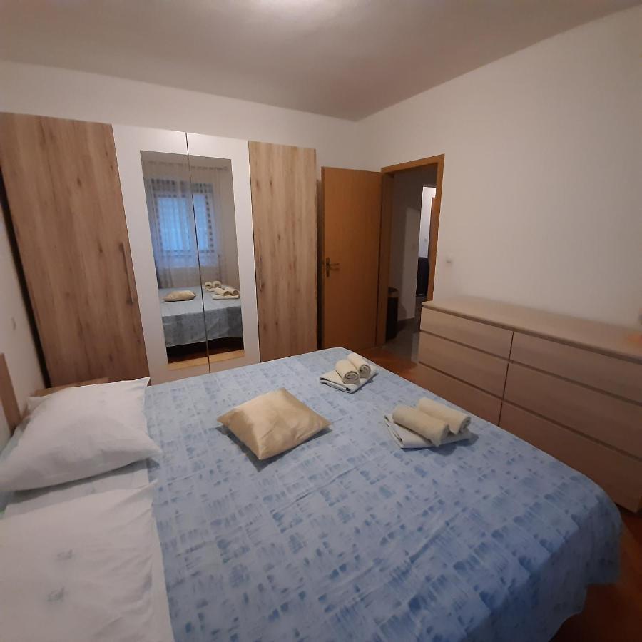 Apartman Nora Omiš Exteriör bild