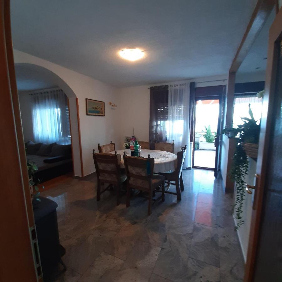 Apartman Nora Omiš Exteriör bild