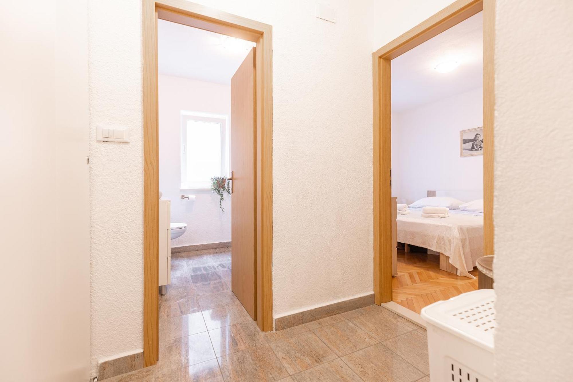 Apartman Nora Omiš Exteriör bild