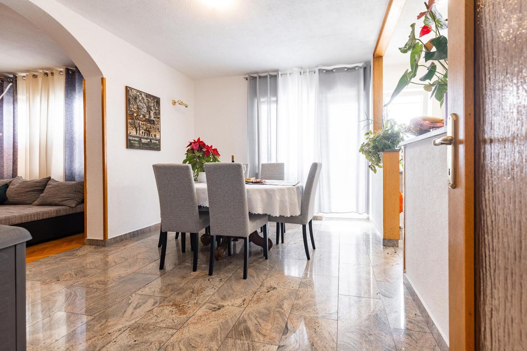 Apartman Nora Omiš Exteriör bild