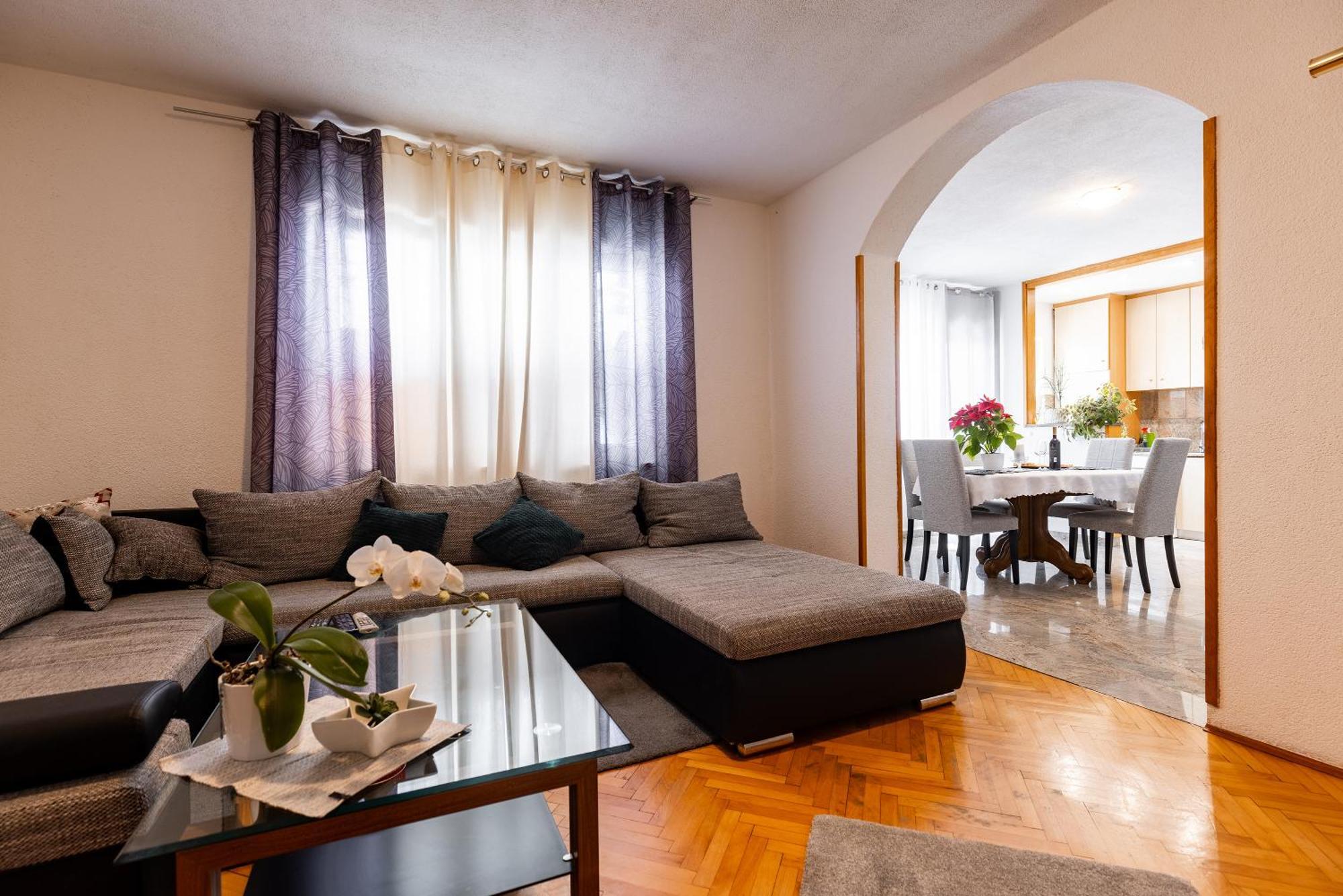 Apartman Nora Omiš Exteriör bild