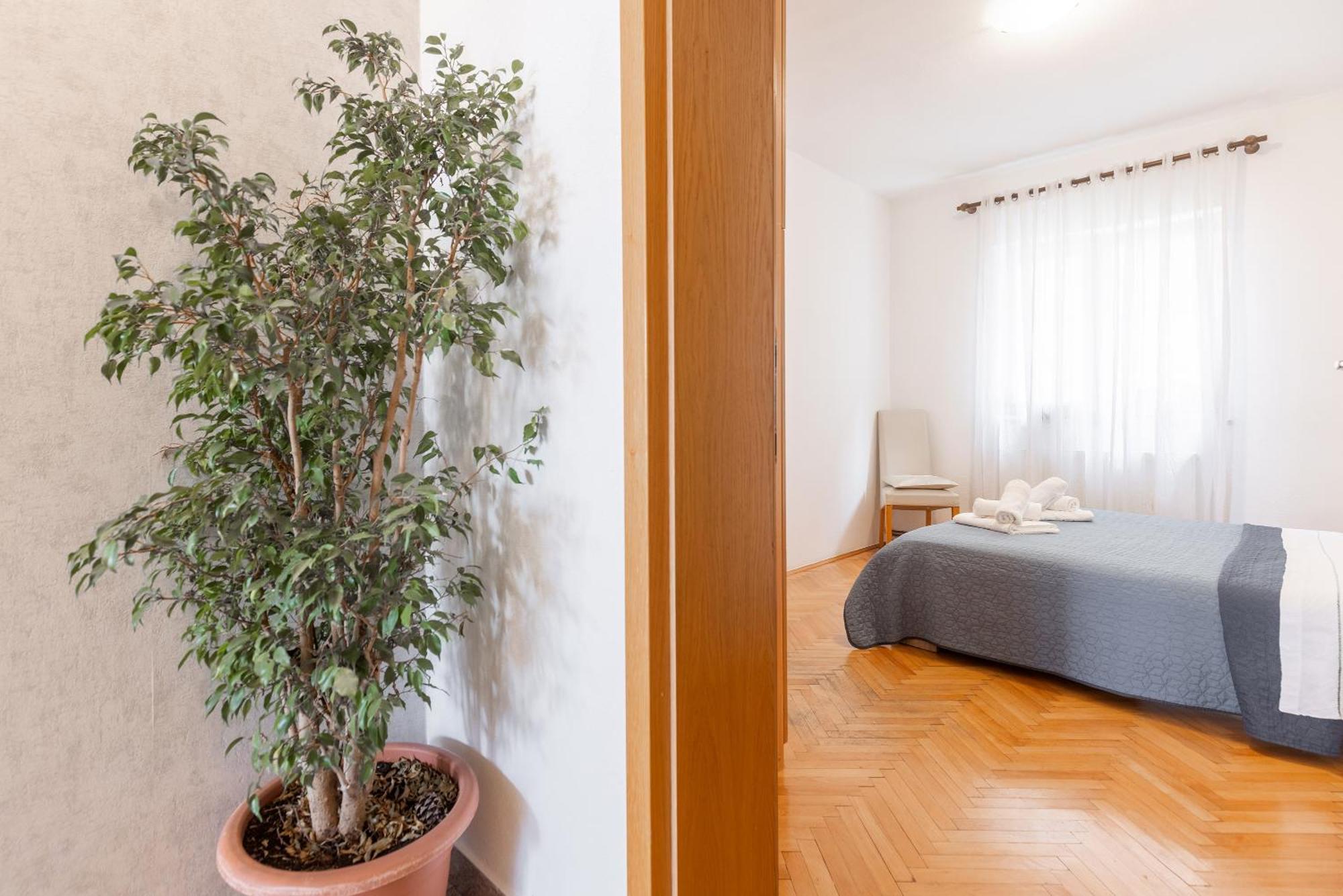 Apartman Nora Omiš Exteriör bild