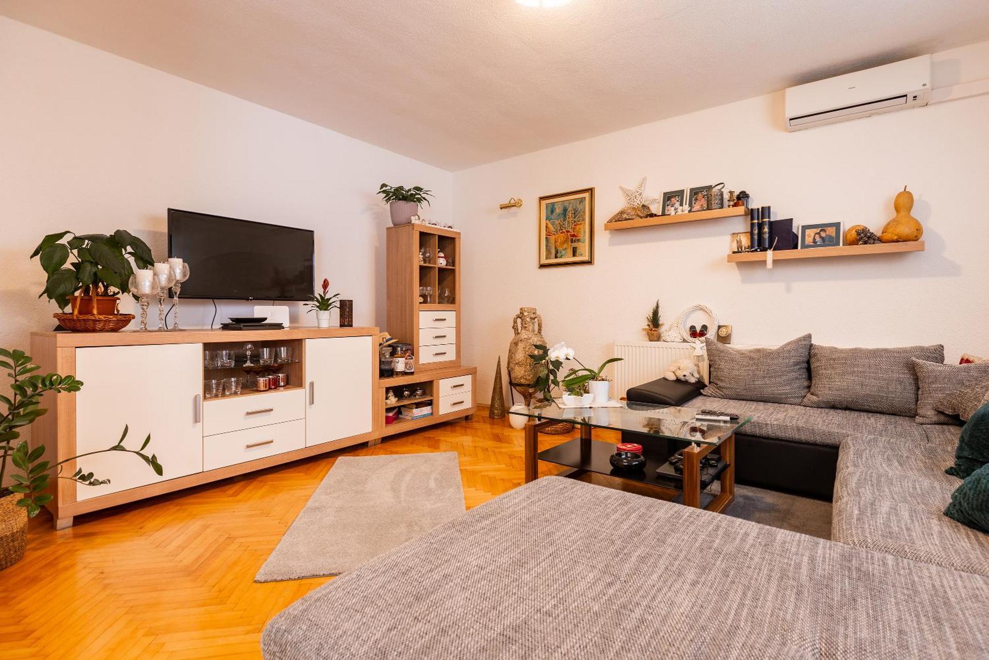 Apartman Nora Omiš Exteriör bild